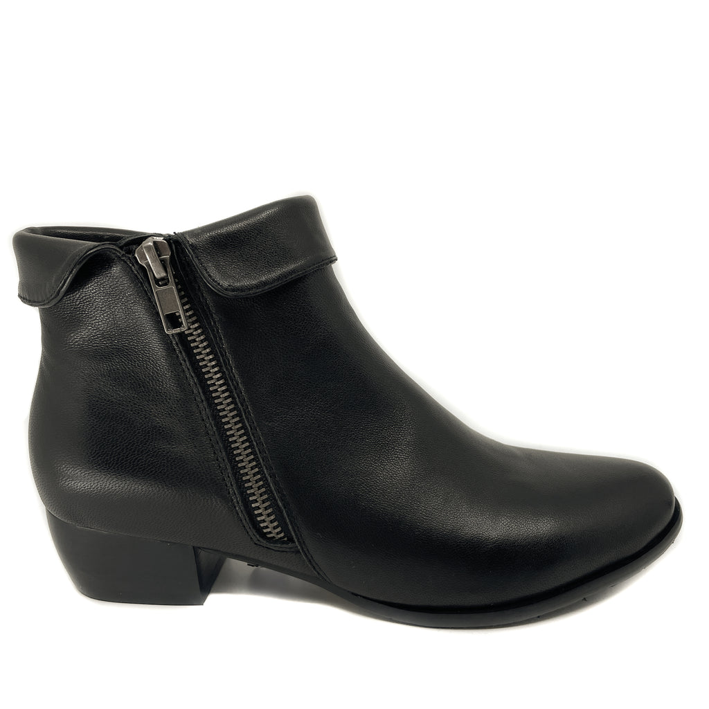 Django and Juliette Black leather Flat Ankle Boot