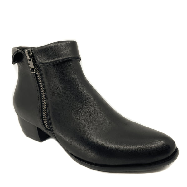 Django and Juliette Black leather Flat Ankle Boot
